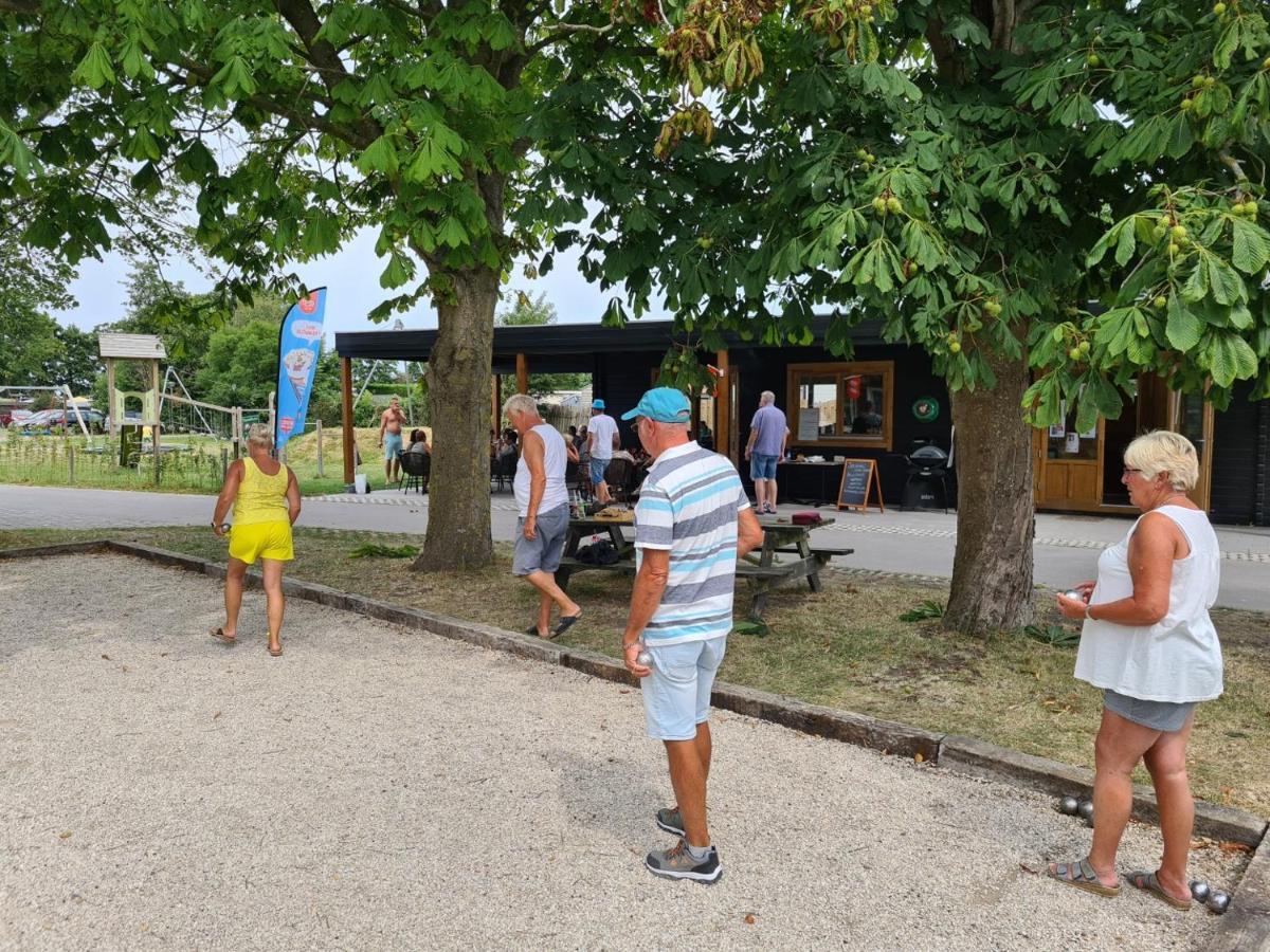 Bungalow 6 Op Recreatiepark De Wielen Sint Maarten Bagian luar foto